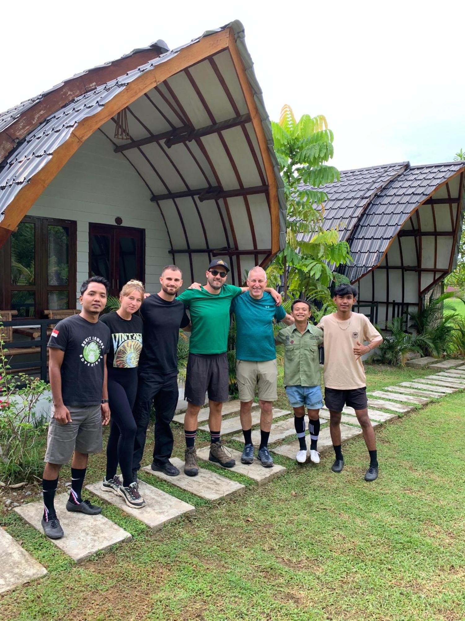 Gino'S Place - Guest House & Jungle Trekking Bukit Lawang Dış mekan fotoğraf