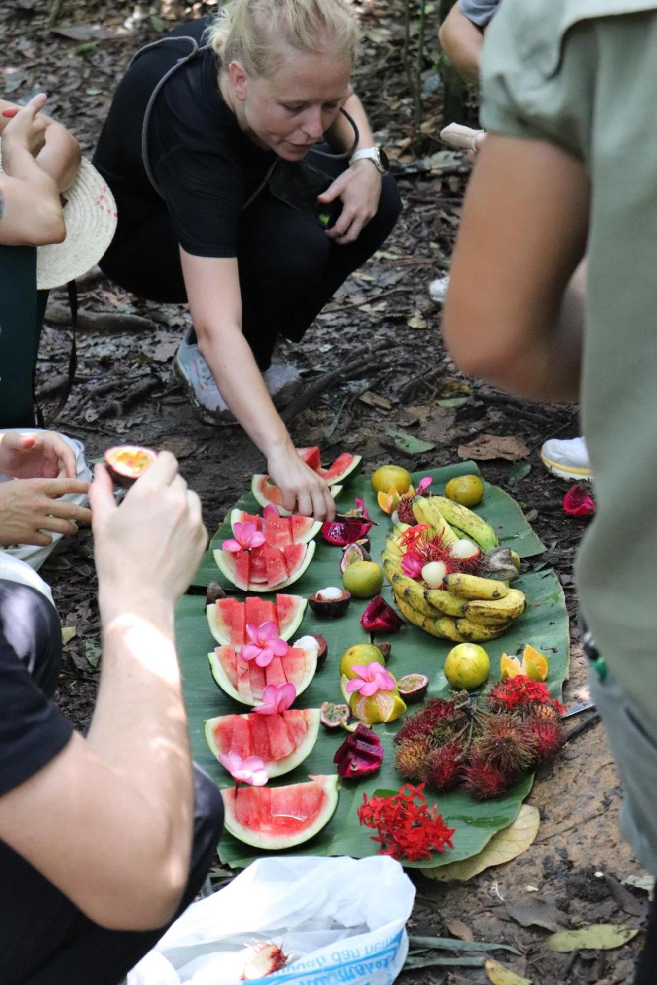 Gino'S Place - Guest House & Jungle Trekking Bukit Lawang Dış mekan fotoğraf