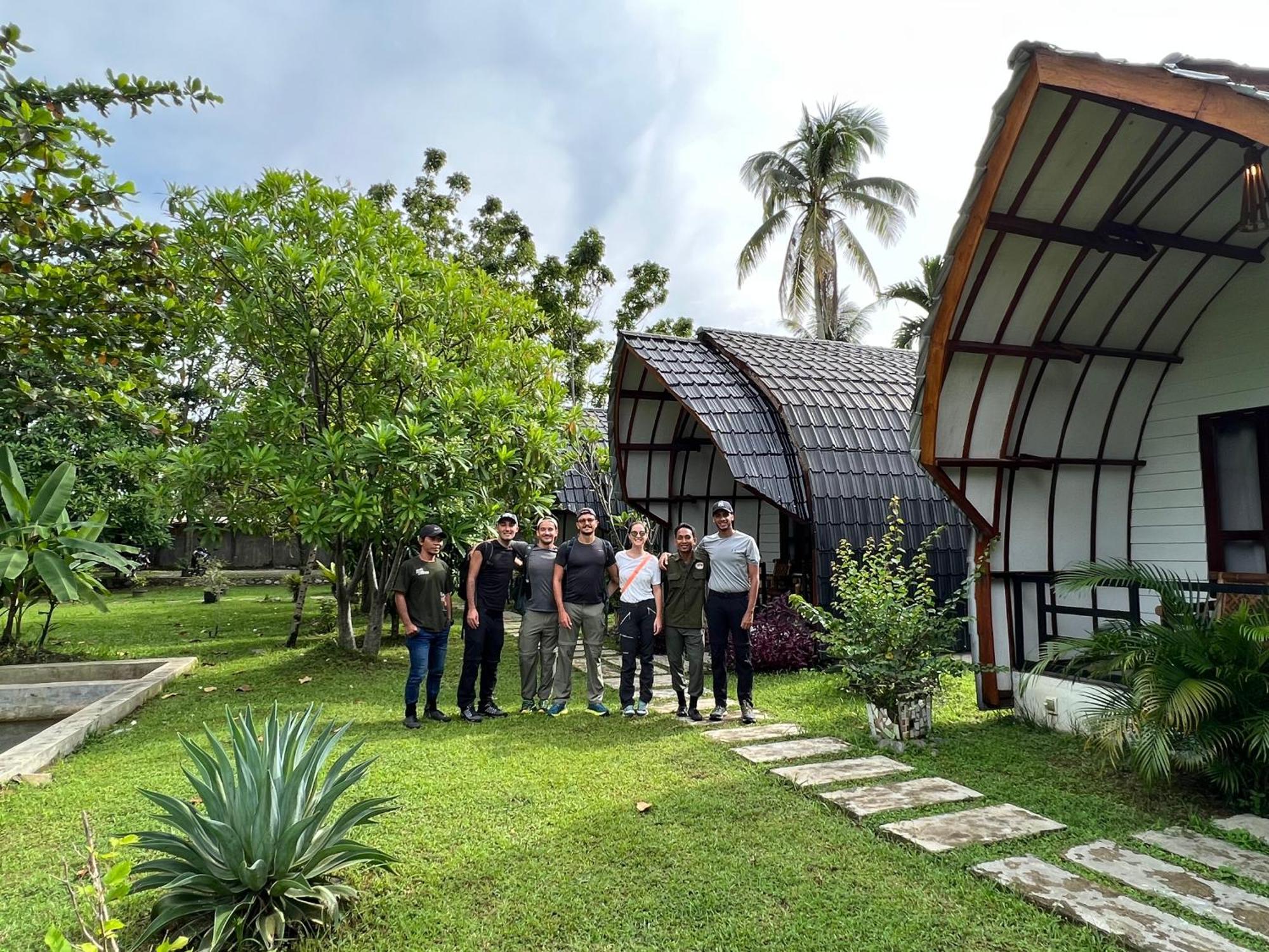 Gino'S Place - Guest House & Jungle Trekking Bukit Lawang Dış mekan fotoğraf